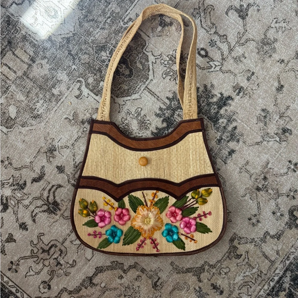 Vintage sixties straw bag with colorful floral raffia embroidery